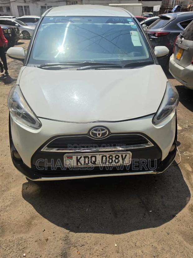 Toyota Sienta 2016 White