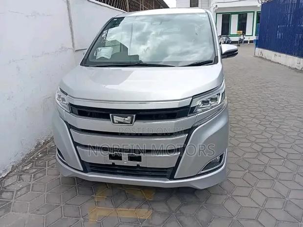 Toyota Noah 2019 Silver