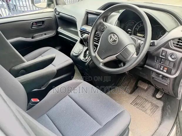 Toyota Noah 2019 Silver