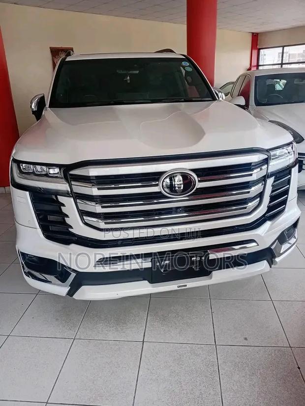 Toyota Land Cruiser 2023 White