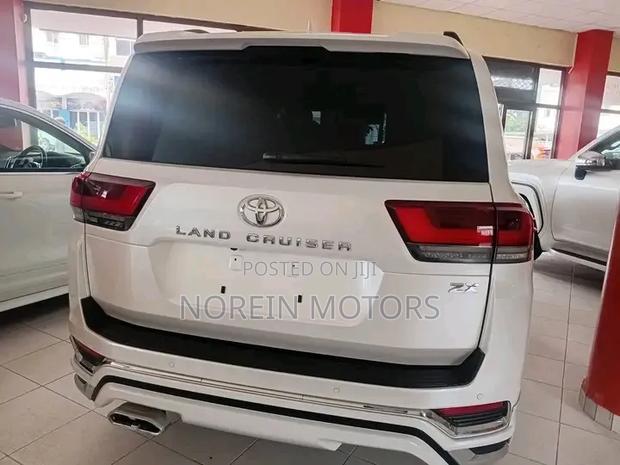 Toyota Land Cruiser 2023 White
