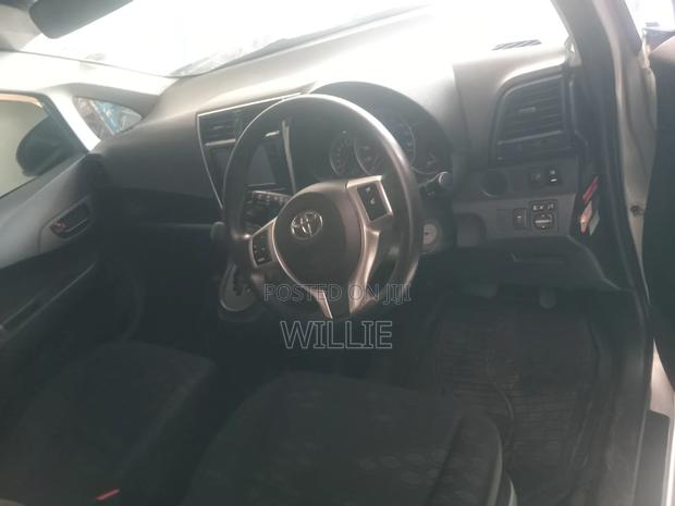 Toyota Ractis 2015 Silver