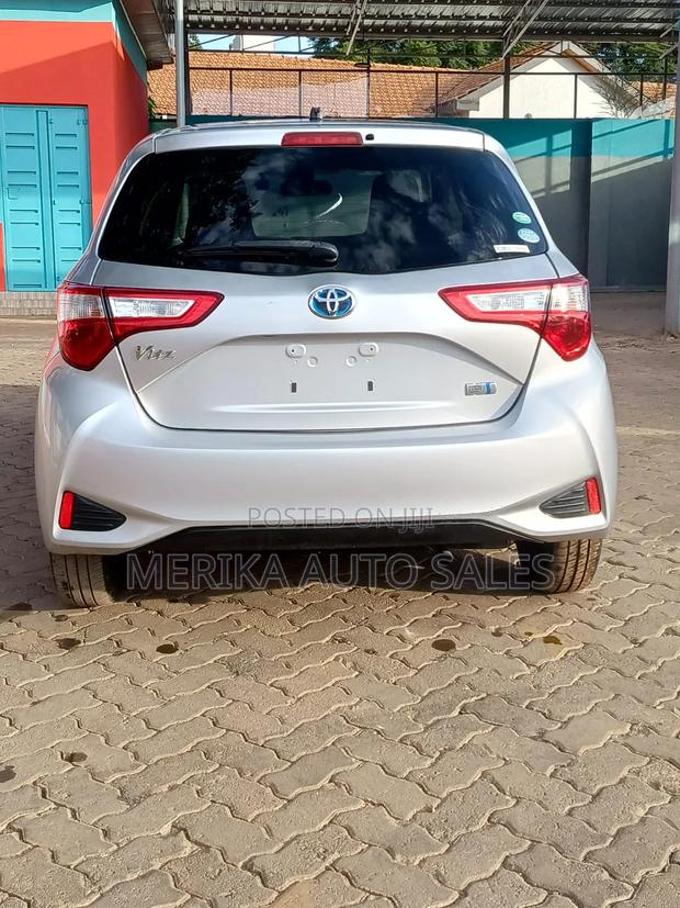 Toyota Vitz 2019 Silver
