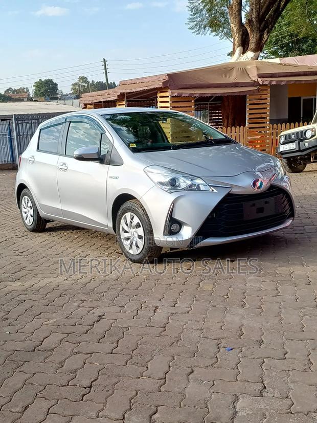 Toyota Vitz 2019 Silver