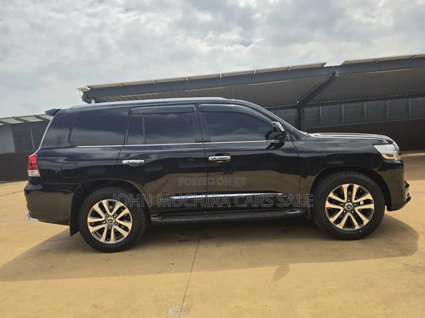 Toyota Land Cruiser 2011 Black