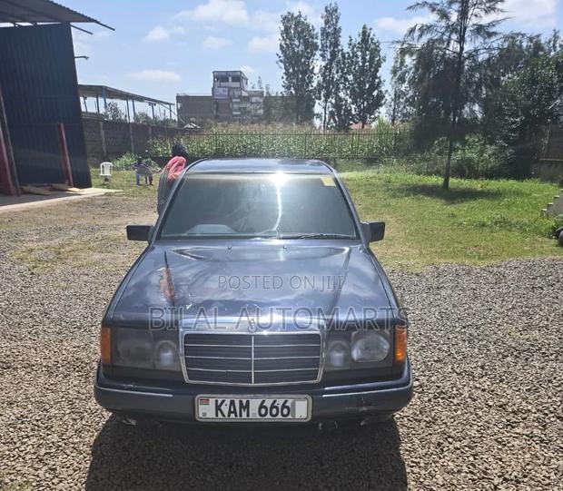 Mercedes-Benz 200E 1989 Black