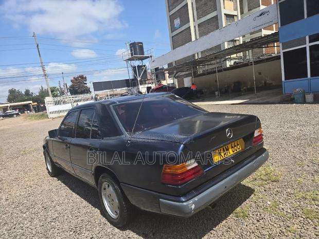 Mercedes-Benz 200E 1989 Black