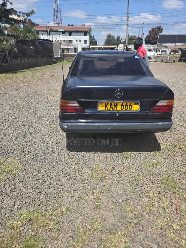 Mercedes-Benz 200E 1989 Black