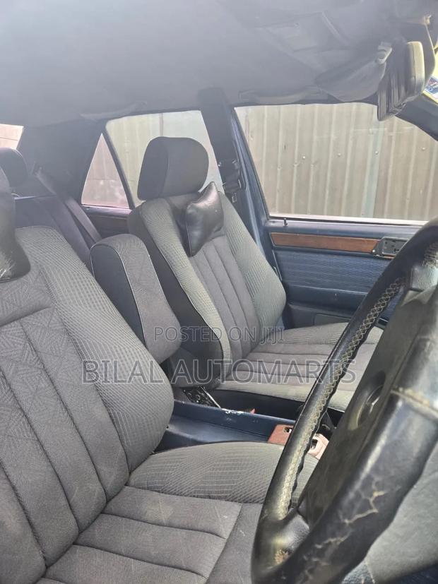 Mercedes-Benz 200E 1989 Black