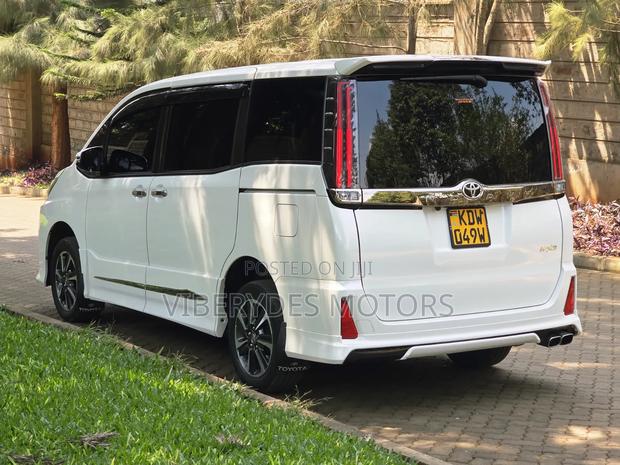 Toyota Noah 2018 White