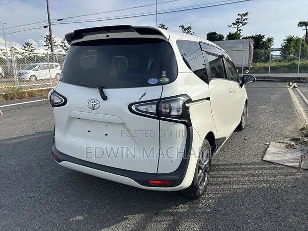 Toyota Sienta 1.5 AWD (6-seater) 2020 White