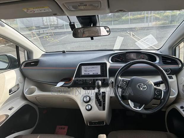 Toyota Sienta 1.5 AWD (6-seater) 2020 White