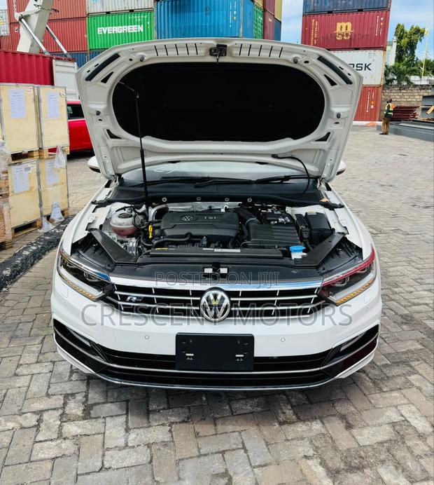 Volkswagen Passat 2021 Pearl