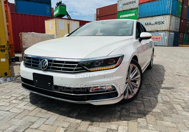 Volkswagen Passat 2021 Pearl