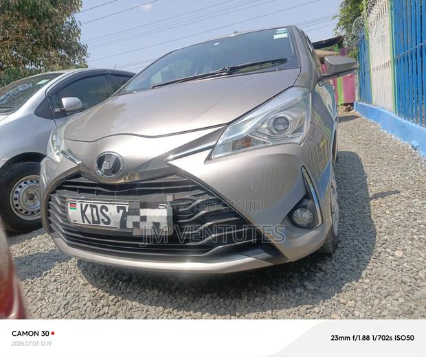 Toyota Vitz 2018 Gray