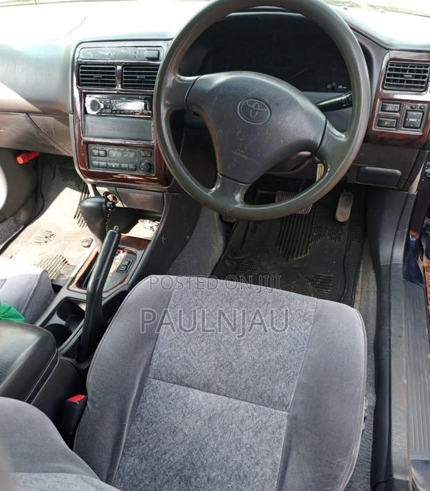 Toyota Premio 2002
