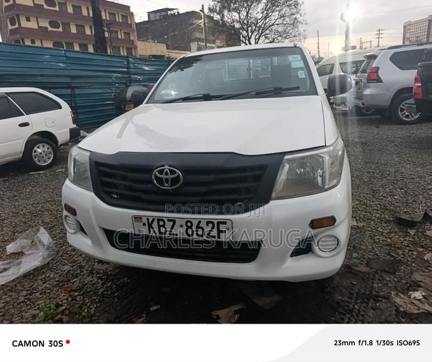 Toyota Hilux 2014 Green