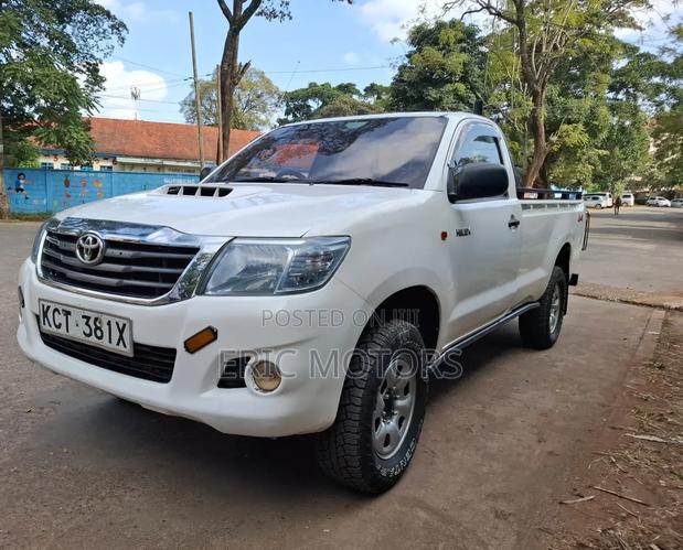 Toyota Hilux 2012 White