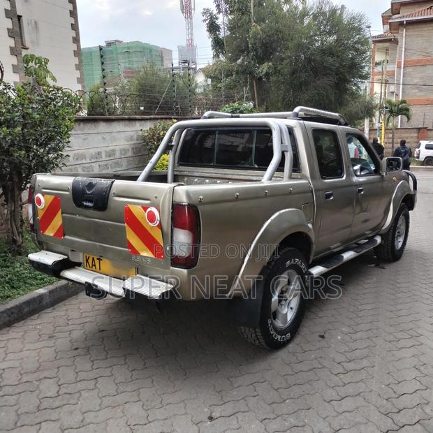 Nissan Hardbody 2000i 2006 Beige
