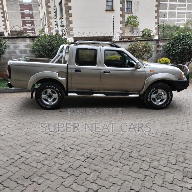 Nissan Hardbody 2000i 2006 Beige