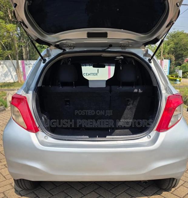 Toyota Vitz 2012 Silver