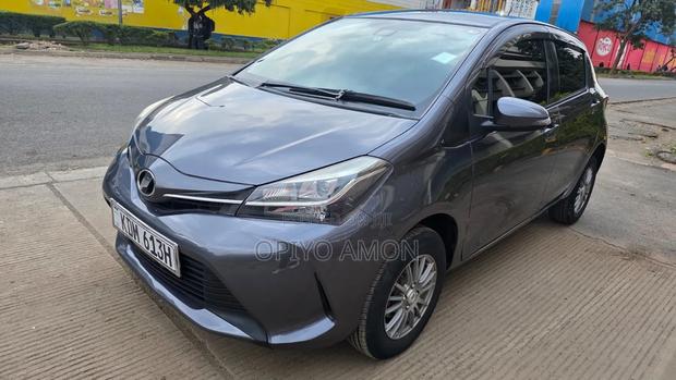 Toyota Vitz 2016 Gray