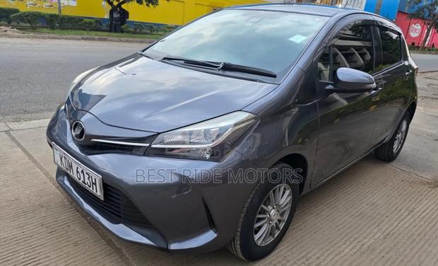 Toyota Vitz 1.3 FWD 5dr 2016 Gray