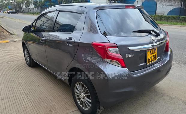 Toyota Vitz 1.3 FWD 5dr 2016 Gray