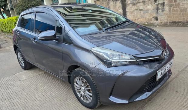 Toyota Vitz 1.3 FWD 5dr 2016 Gray