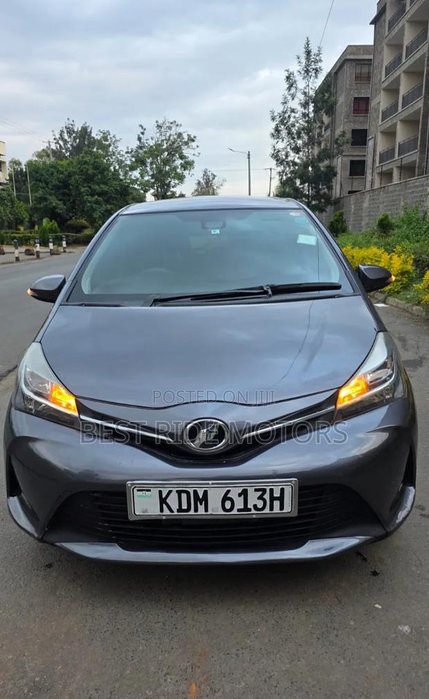 Toyota Vitz 1.3 FWD 5dr 2016 Gray