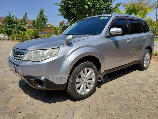 Subaru Forester 2011 Gray