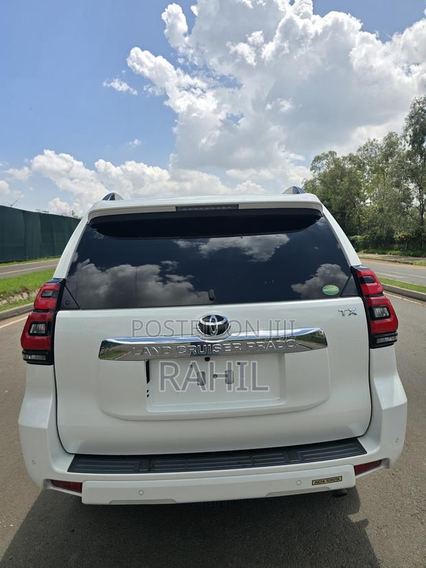Toyota Land Cruiser Prado 2.8 2019 White