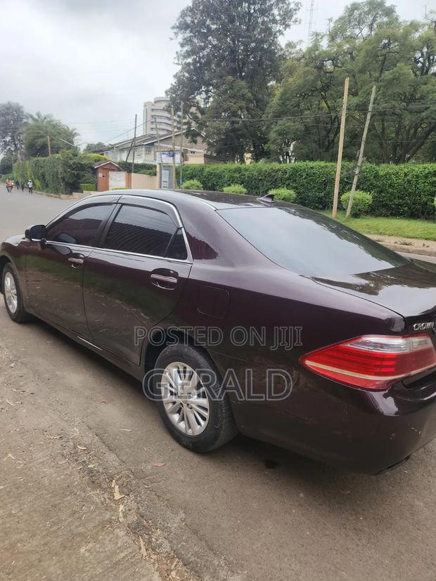 Toyota Crown 2010 Red