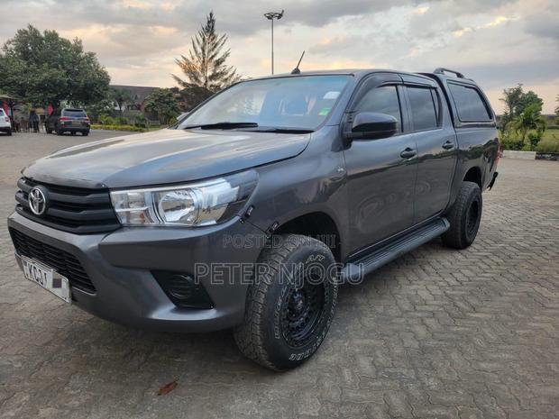 Toyota Hilux 2016 Gray
