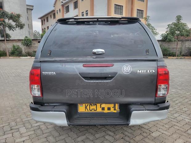 Toyota Hilux 2016 Gray