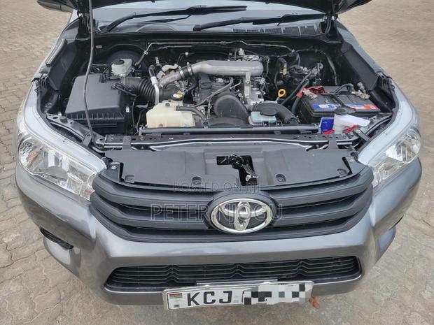 Toyota Hilux 2016 Gray