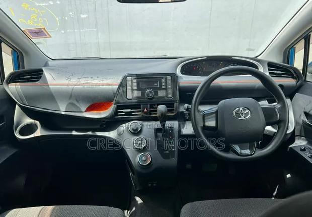 Toyota Sienta 2019 Blue