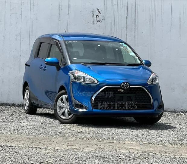 Toyota Sienta 2019 Blue