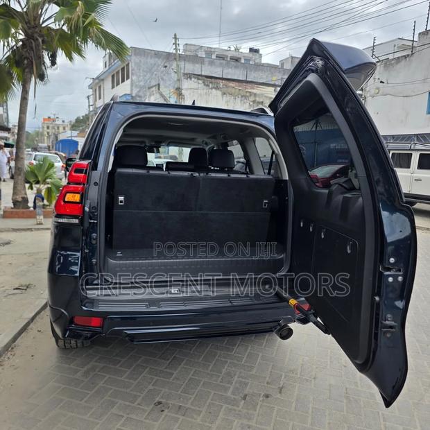 Toyota Land Cruiser Prado 2021 Blue