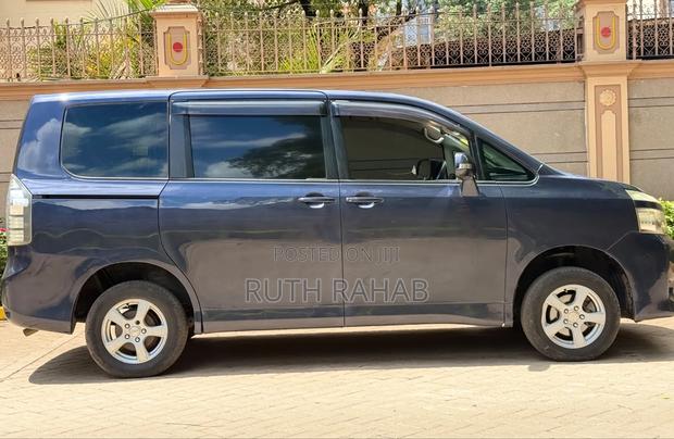 Toyota Voxy 2011 Blue