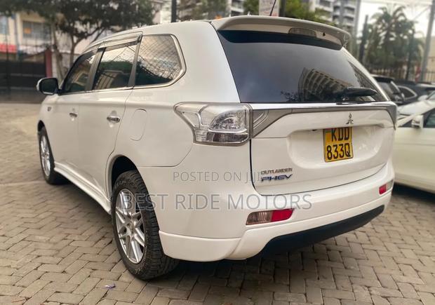 Mitsubishi Outlander 2.0 PHEV AWD 2014 White