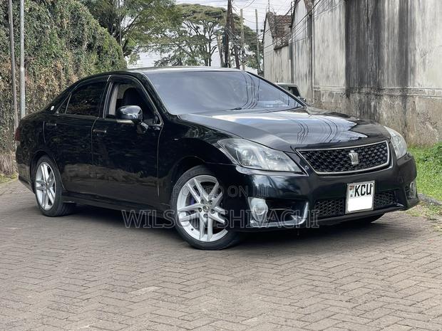 Toyota Crown 2012 Black