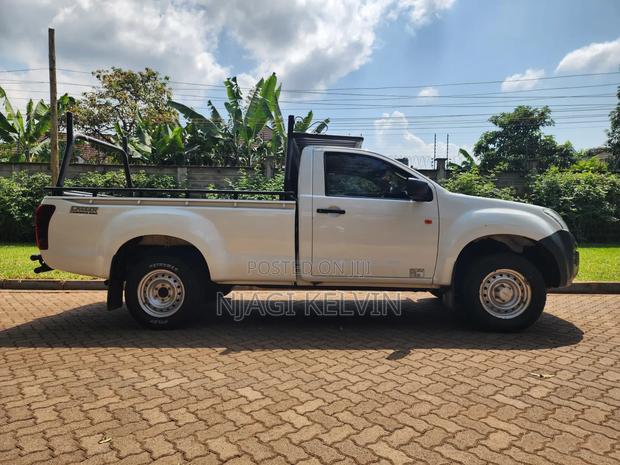 Isuzu D-MAX 2015 White