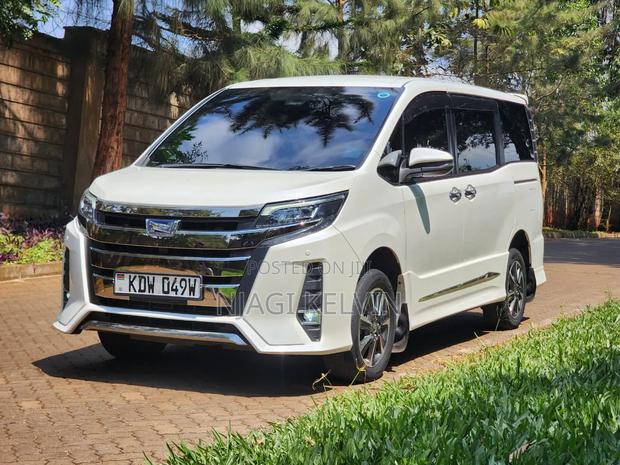 Toyota Noah 2018 White
