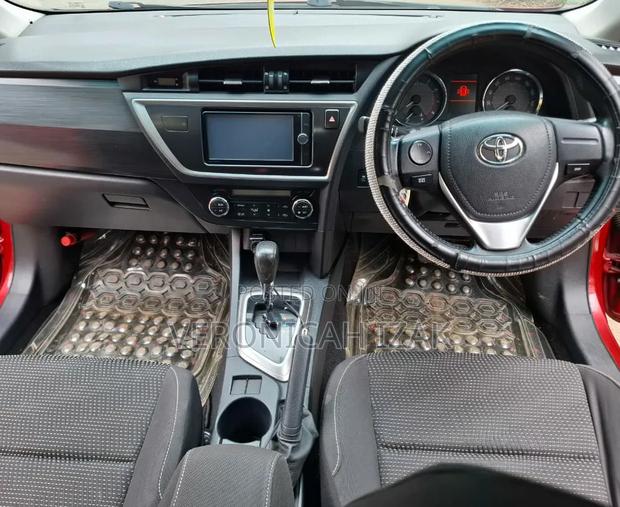 Toyota Auris 2013 Red