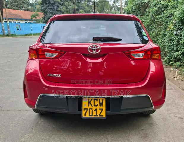 Toyota Auris 2013 Red