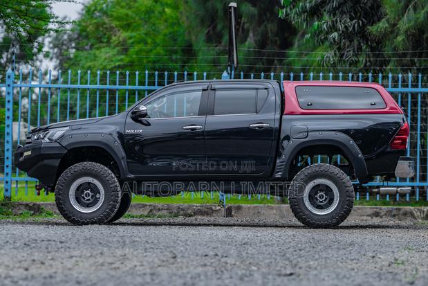 Toyota Hilux 2018 Black