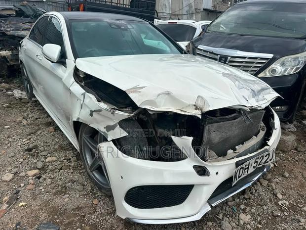 Mercedes-Benz C200 2014 White