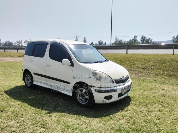 Toyota Fun Cargo 2004 White