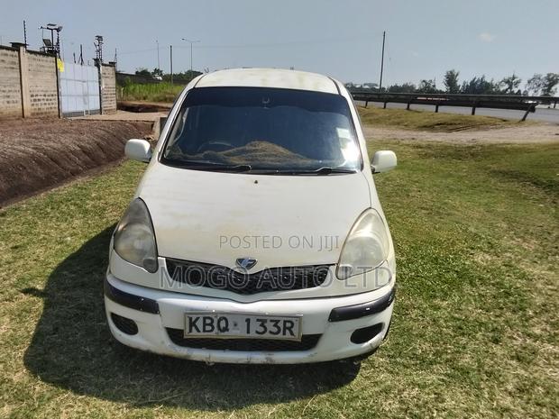Toyota Fun Cargo 2004 White